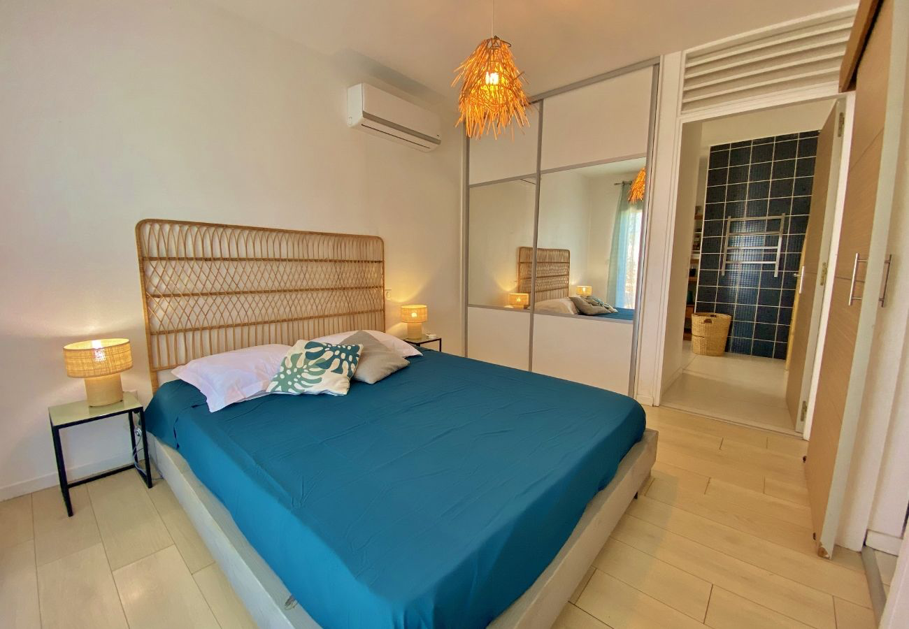 Chambre bleue & salle d'eau attenante