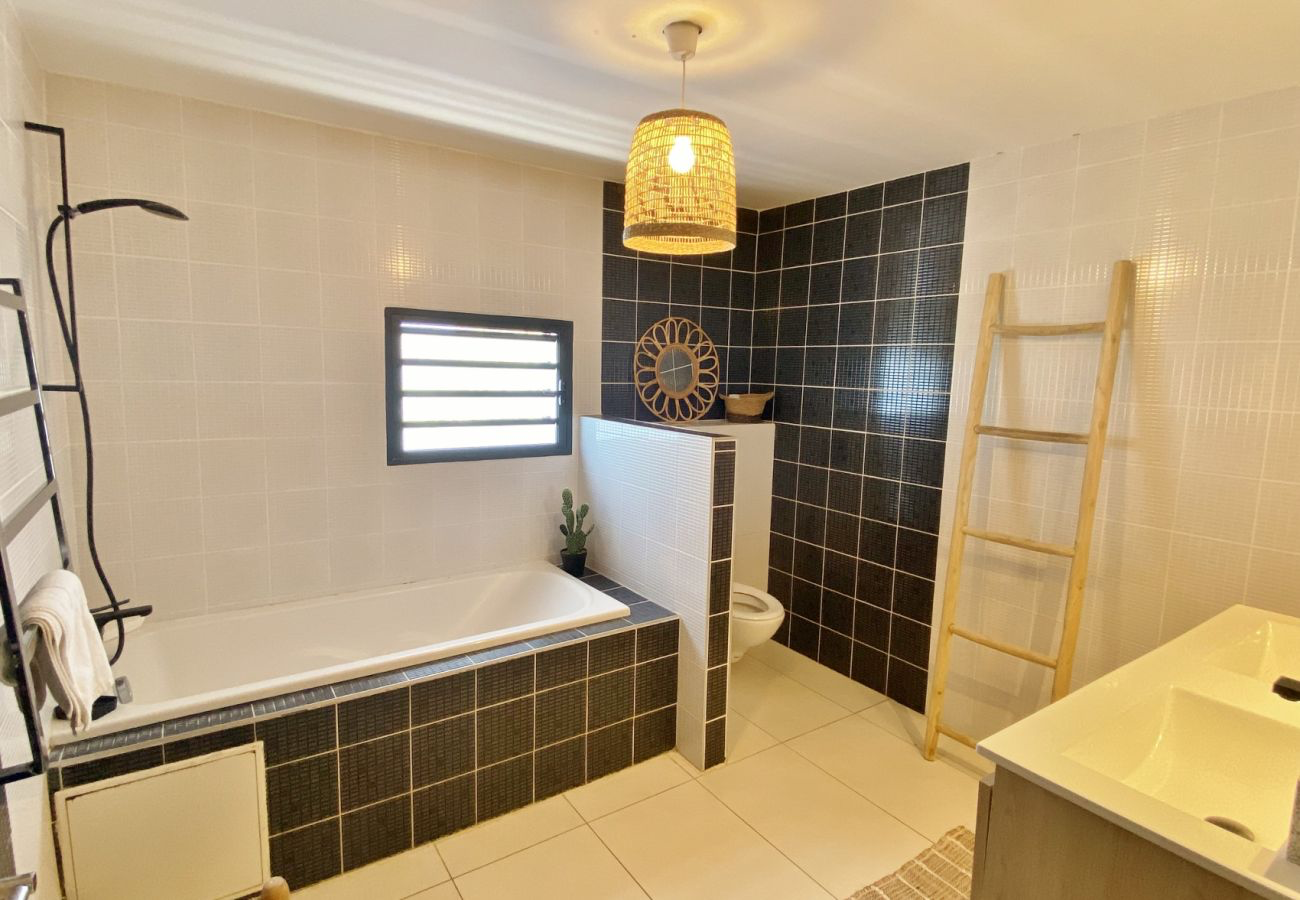 Salle de bains — baignoire & mosaïque
